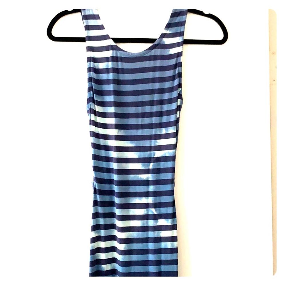Volcom form fitting maxi, scoop back and sides